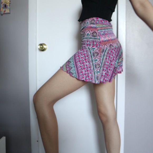 Patterned Mini Skirt - Picture 5 of 9
